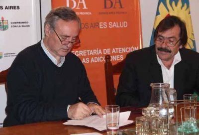 Se firm� un convenio sobre adicciones