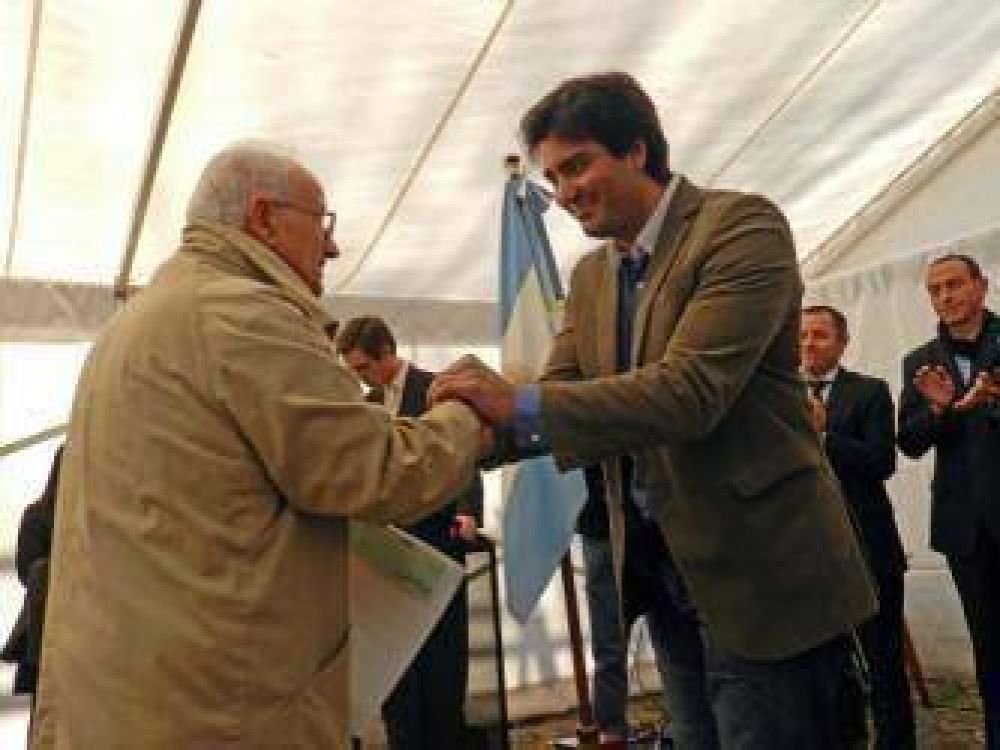 Pichetto y Lebed entregaron cr�ditos y aportes para productores de Viedma