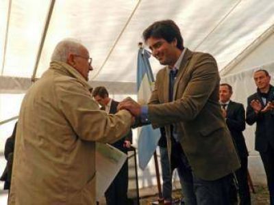 Pichetto y Lebed entregaron cr�ditos y aportes para productores de Viedma