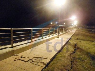 El muro costanero sufre el derrumbe de uno de sus tramos