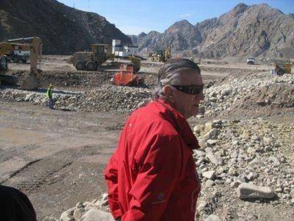 El gobernador Gioja y legisladores provinciales recorrieron las obras del dique Punta Negra