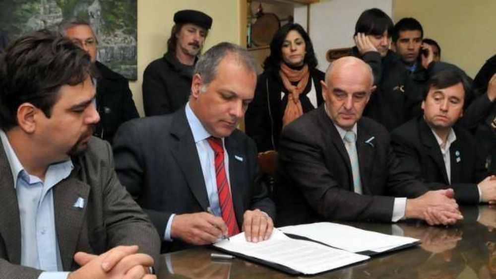 Buzzi firm� acuerdo para instalar c�maras de seguridad y centro de monitoreo