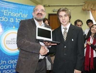 M�s de 750 netbooks para el CEM 46