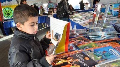 Anoche cerr� la Feria del Libro en Caleta dejando una p�gina abierta a la cultura