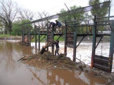 El r�o Areco a punto del desborde
