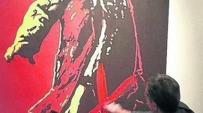 Sud�frica se debate por un cuadro de su l�der desnudo