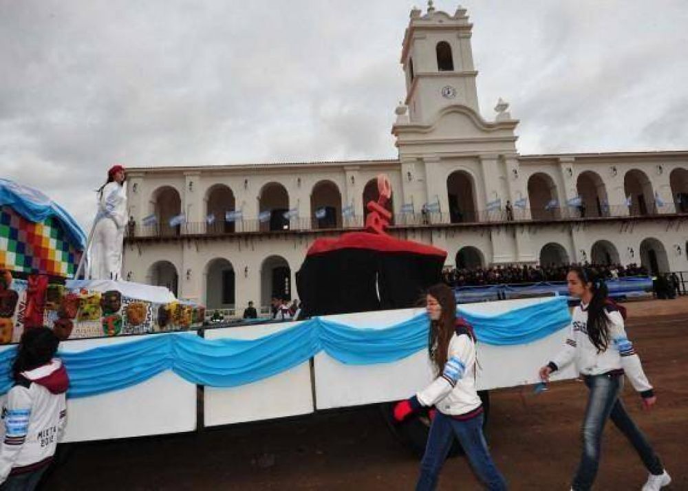 Por primera vez desde su inauguraci�n el Cabildo de La Punta alberg� a miles de personas un 25 de Mayo
