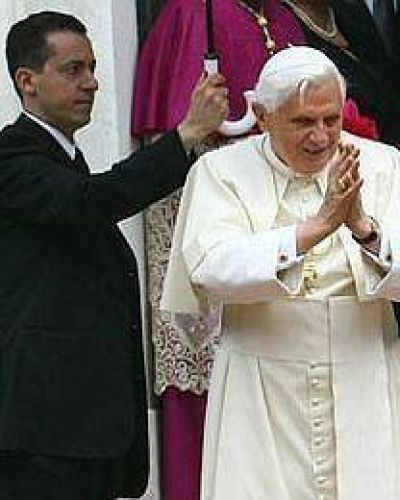 Conmoci�n en Vaticano: arrestan al mayordomo del Papa por espionaje