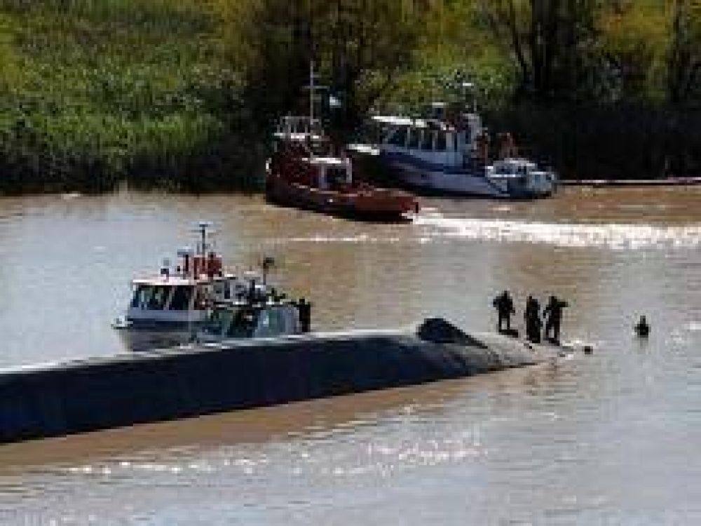 Choque de buques en Z�rate: Sigue la b�squeda del marinero desaparecido