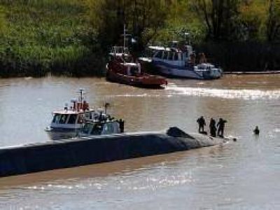Choque de buques en Z�rate: Sigue la b�squeda del marinero desaparecido
