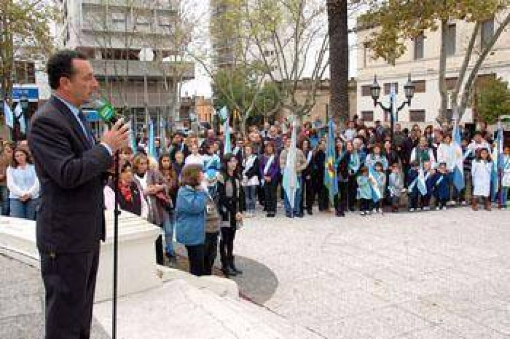 Con orgullo patri�tico Pergamino celebr� los 202 a�os del 25 de Mayo