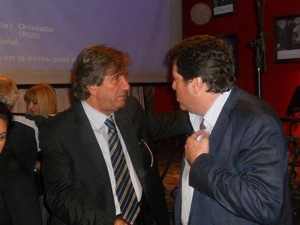 ISMAEL ALE JUNTO AL CENTRO CULTURAL PADRE MUGICA SIGUEN OFRECIENDO "UN ABANICO DE EVENTOS"