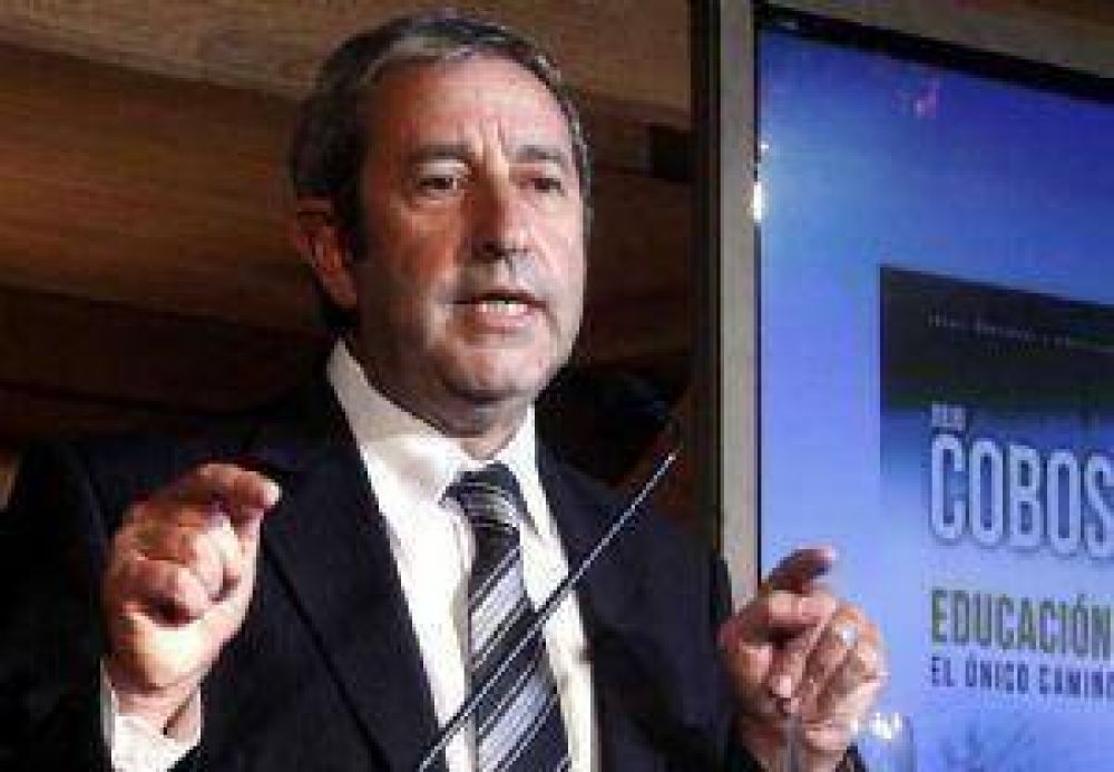 Cobos no descart� una candidatura a diputado o a presidente en 2015