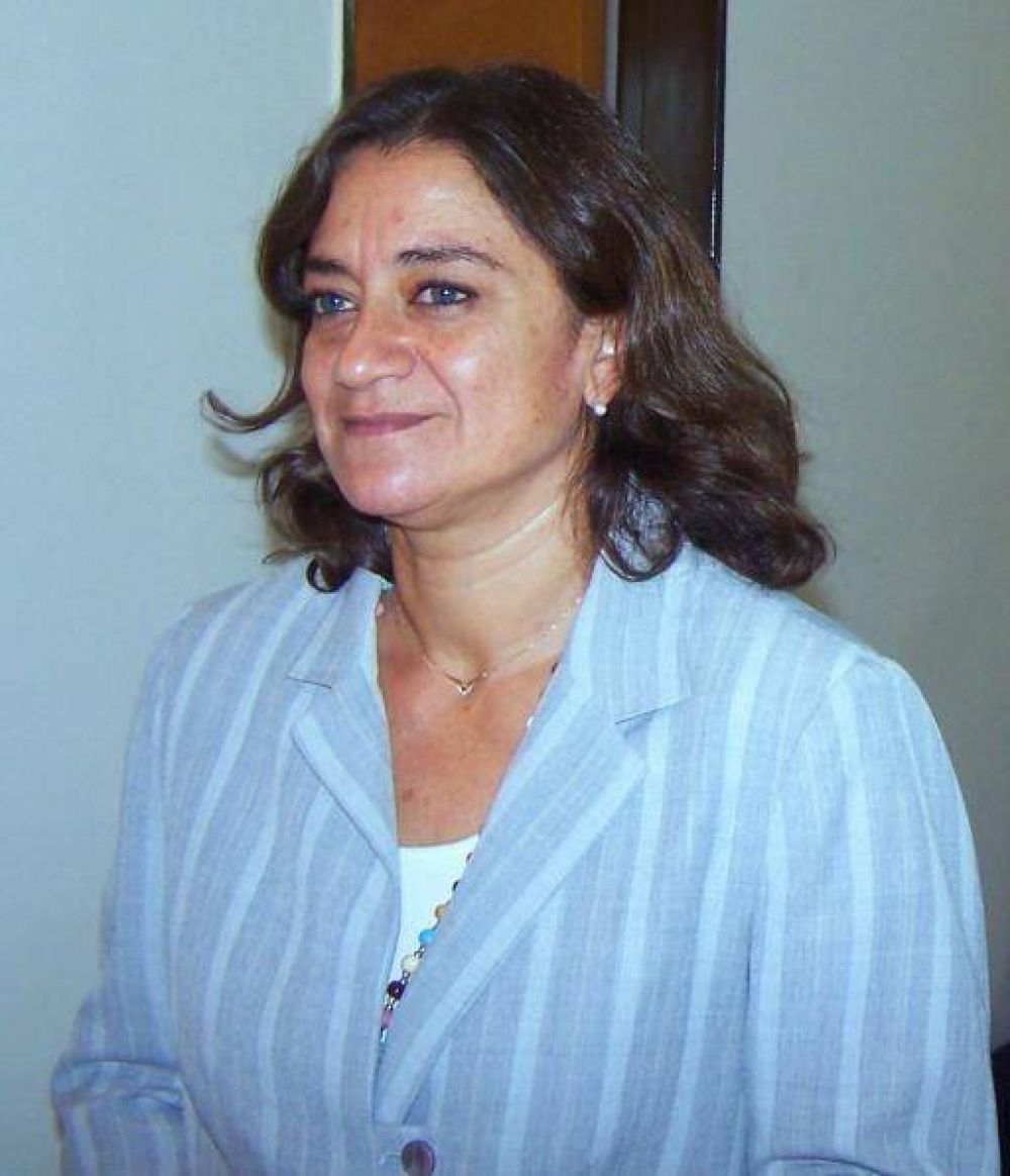 Lucia Corpacci: Pidi� disculpas por la no asistencia.