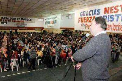 Weretilneck finaliz� su estad�a en Bariloche con multitudinario acto