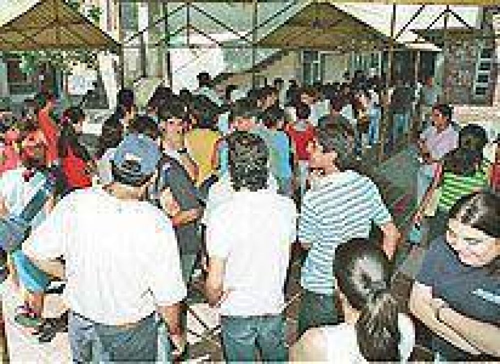 Hasta el 15 de marzo se podr� acceder a Becas Bicentenario. 