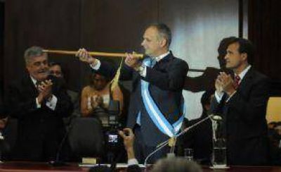 Las Inc�gnitas Del Gobernador y El Gobierno