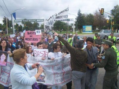 M�s de 350 personas cortaron la Ruta 12 en reclamo de m�s seguridad