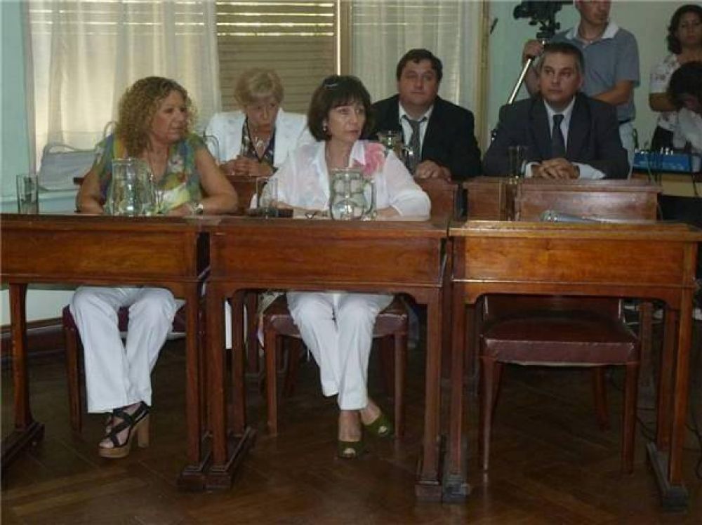 La UCR y la Coalici�n C�vica piden que se convoque a la Comisi�n de Manejo de Aguas