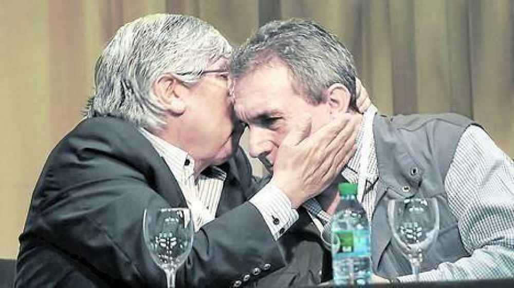 Moyano no se baja de la pelea y admite que la CGT est� fracturada