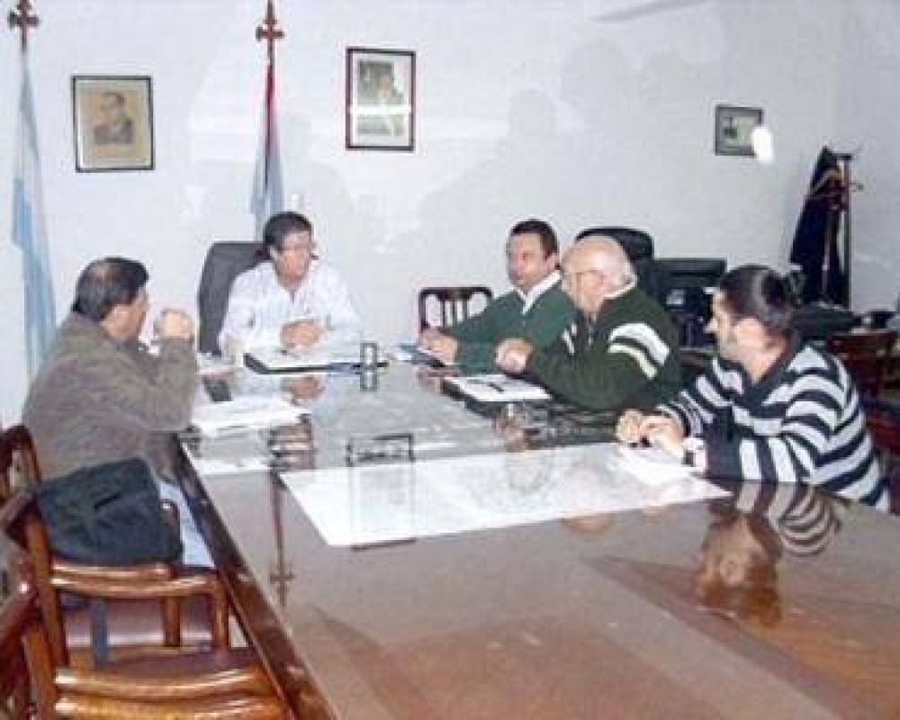 El ministro Cettour anunci� el pago de retroactivos