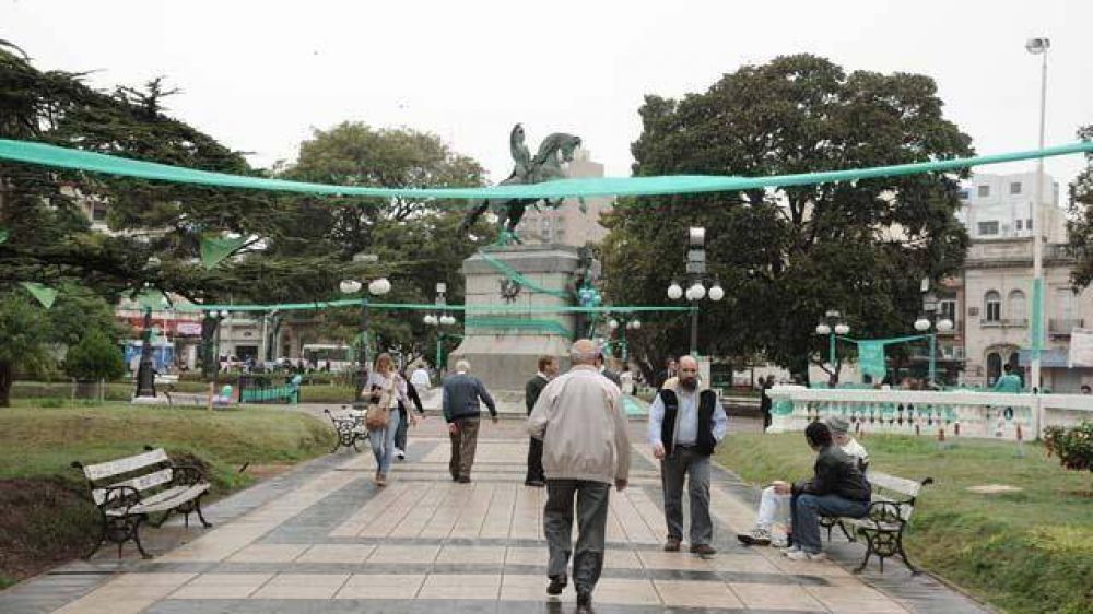 La Plaza, vestida de verde por la salud sexual 