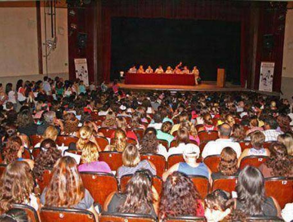 El s�bado en nuestra ciudad: El Gobierno provincial titulariz� m�s de 400 maestros de la regi�n