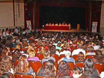 El s�bado en nuestra ciudad: El Gobierno provincial titulariz� m�s de 400 maestros de la regi�n