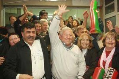 Ra�l Avila gan� otra vez el sindicato mercantil