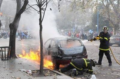 Por una interna gremial atacaron a piedrazos el Palacio Municipal