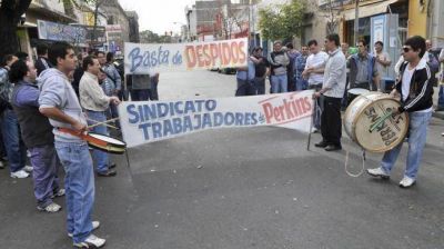 Denuncian 50 despidos en Pertrak