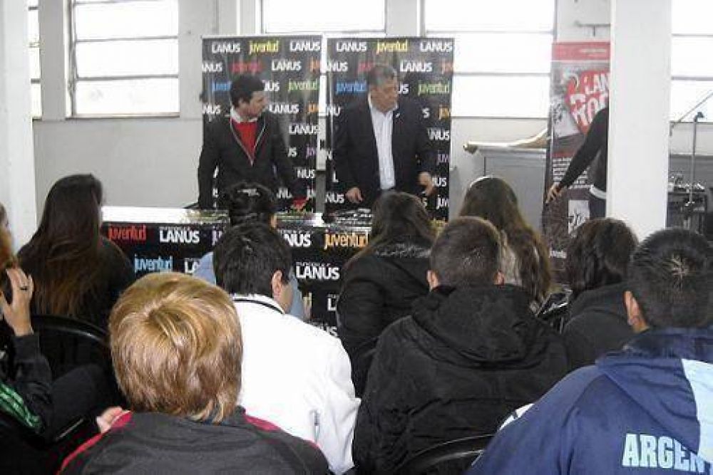 J�VENES LANUSENSES PARTICIPARON DE LA TERCERA JORNADA DE "GENERACI�N BICENTENARIO"