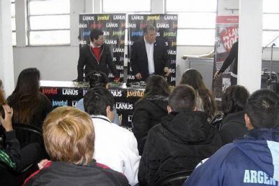 J�VENES LANUSENSES PARTICIPARON DE LA TERCERA JORNADA DE "GENERACI�N BICENTENARIO"