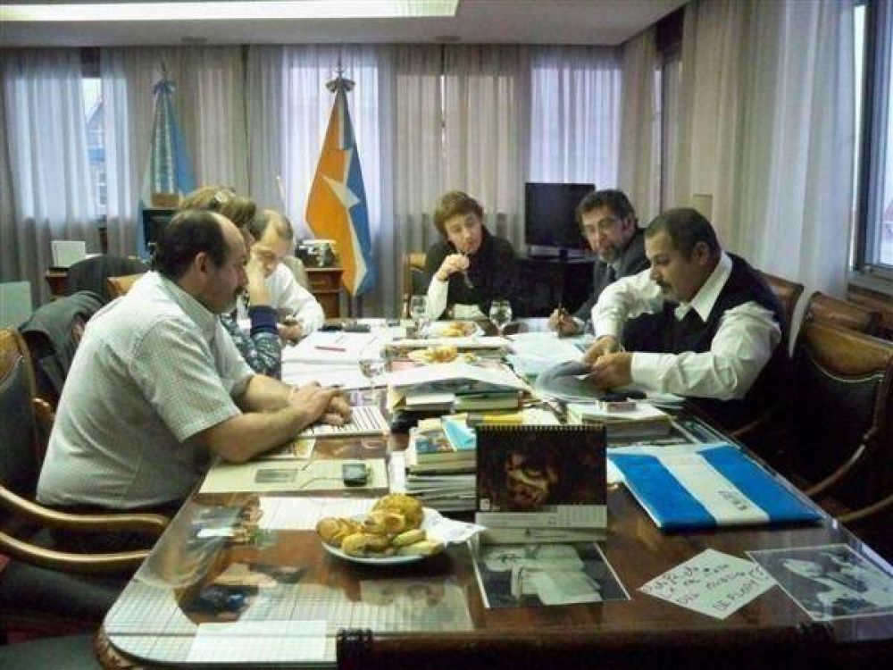 La Gobernadora analiz� junto a sus Ministros la situaci�n de las �reas en conflicto