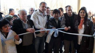 Buzzi en Lagunita Salada firm� contratos e inaugur� obras