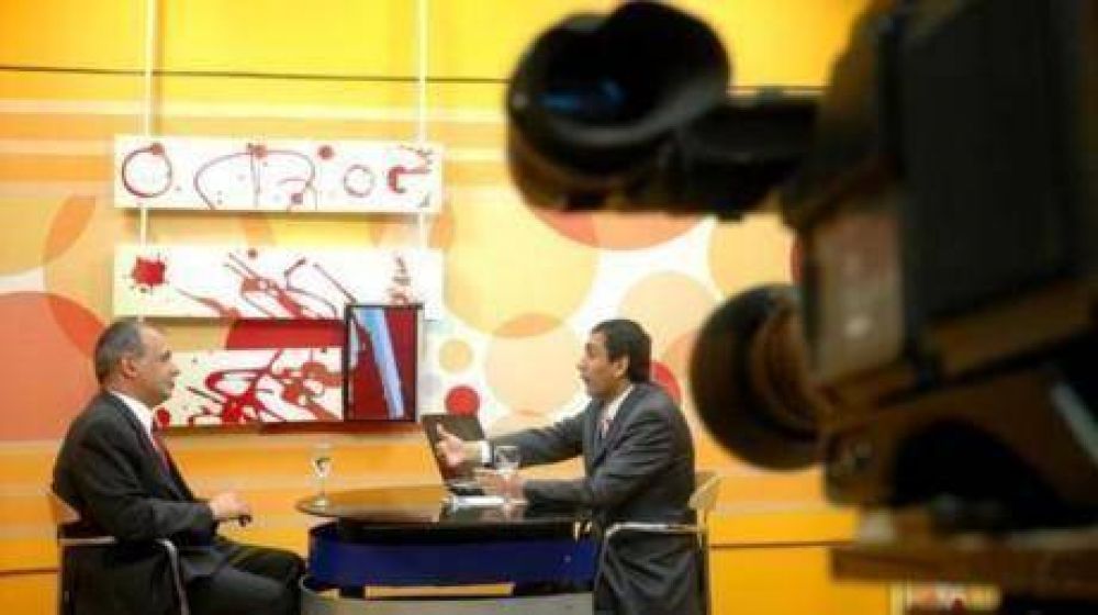 El gobernador Buzzi en Canal 3: �Hace un a�o que estoy abocado a unir lo que estaba desunido en el peronismo�