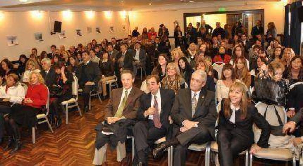 Ciento ochenta abogados recibieron sus matr�culas de Mediadores