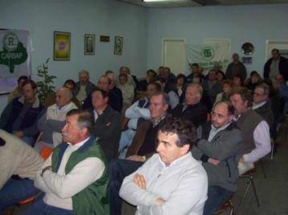 Chacareros de Tres Arroyos acuden a la protesta en La Plata