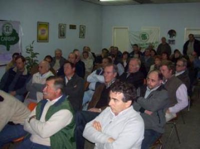 Chacareros de Tres Arroyos acuden a la protesta en La Plata