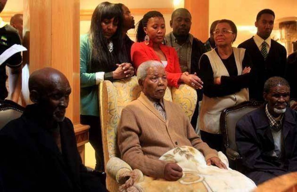 Nelson Mandela frente a las c�maras despu�s de ocho meses de ausencia