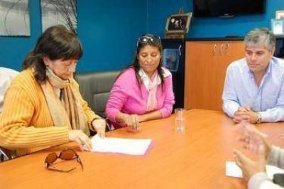 El vicegobernador Peralta recibi� a Julieta Vinaya