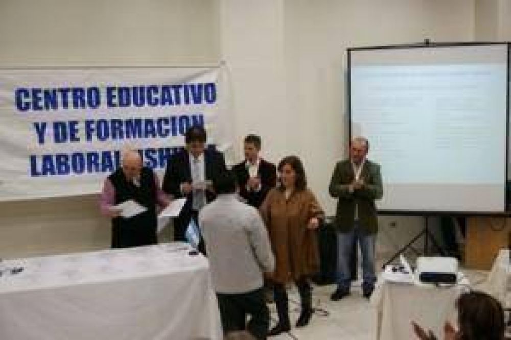 El Centro de Formaci�n Laboral entreg� certificaciones a 500 egresados