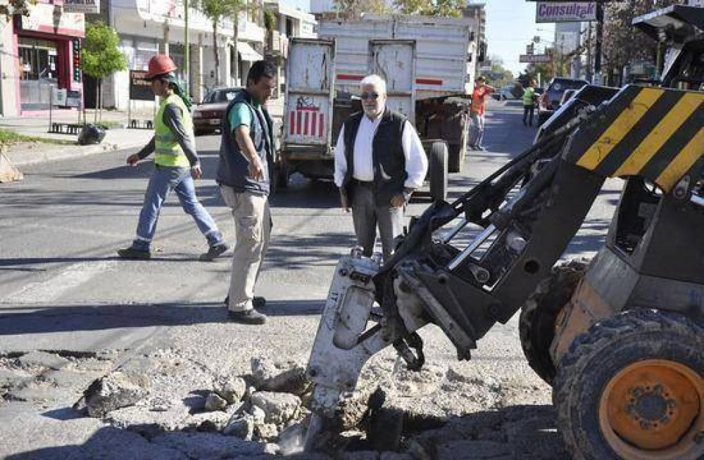 Comenzaron las obras de reparaci�n en la Av. Mitre y Rawson