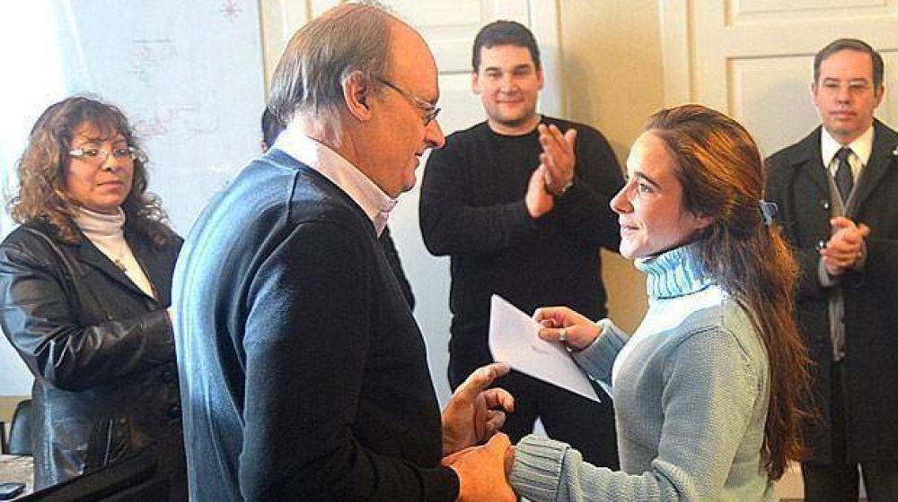 El municipio entreg� subsidios a 16 instituciones deportivas