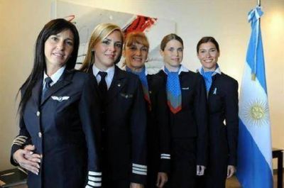 Una misionera comand� el primer avi�n con tripulaci�n netamente femenina