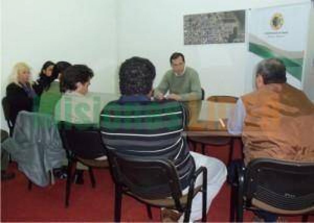 ATE pidi� un 15 por ciento m�s de aumento para empleados municipales de Ober�