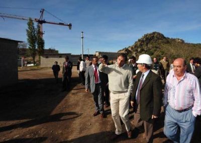 Funcionarios provinciales recorrieron las obras del dique La Estrechura