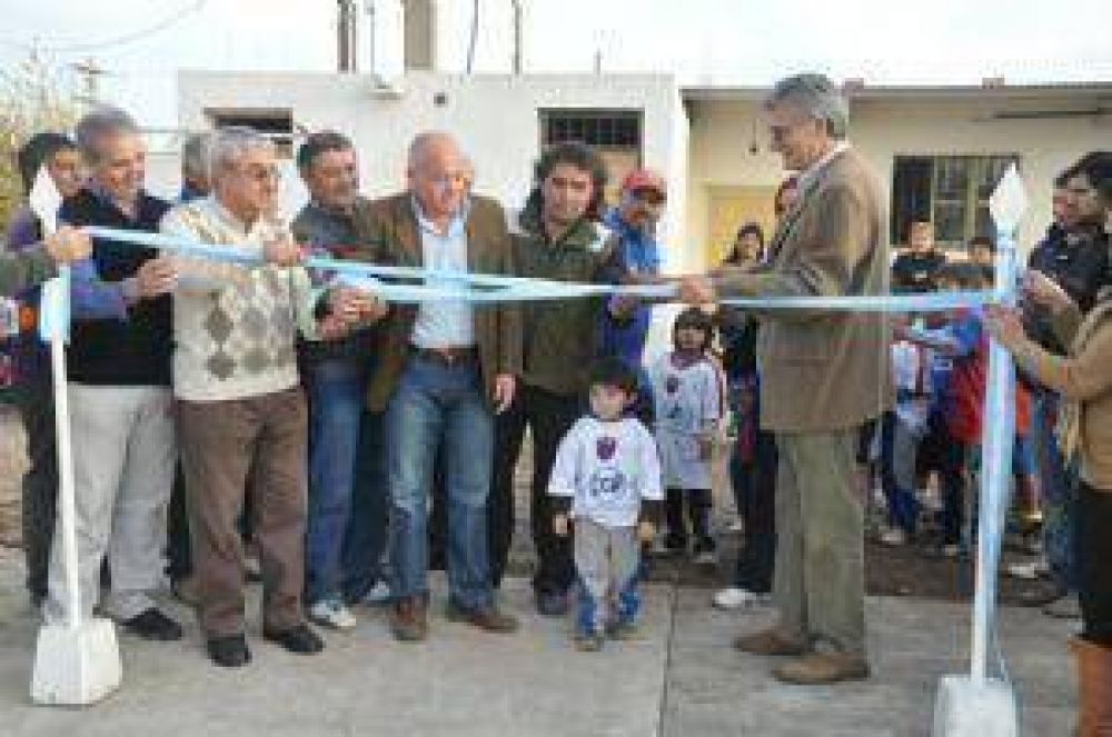 Inauguraron el play�n polideportivo del Club San Dami�n