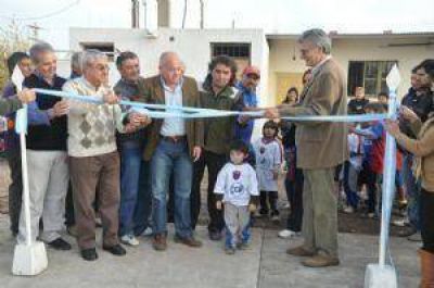 Inauguraron el play�n polideportivo del Club San Dami�n