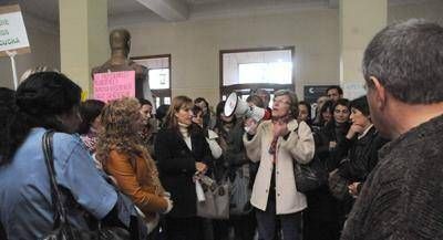 Profesionales del municipio decidieron mantener el paro